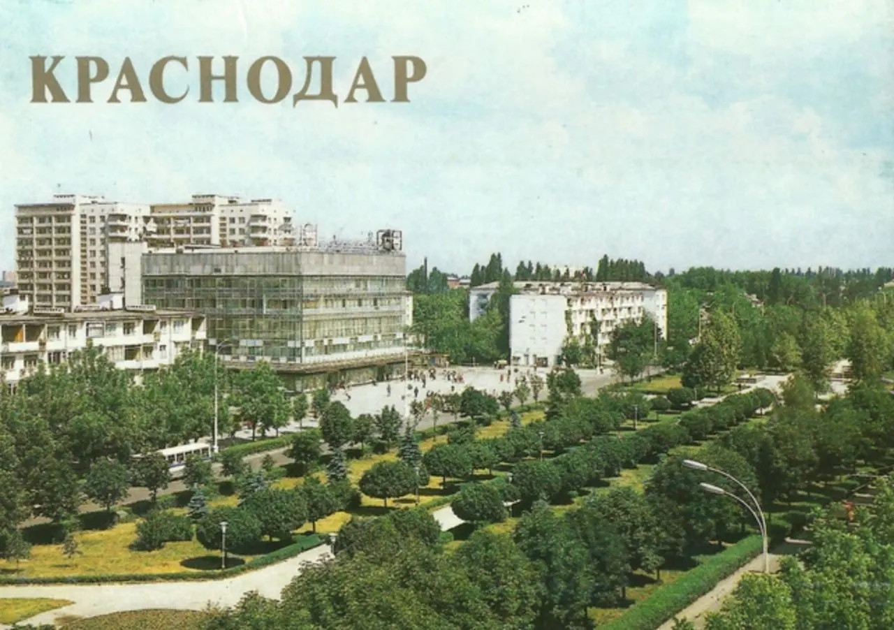 Обзор изменений города и памятных мест, запечатленных на открытках 1982 года.