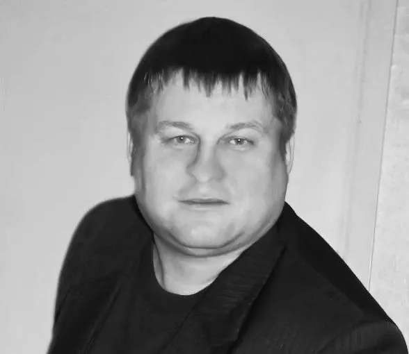 Известный иркутский радиожурналист Александр Белотелов скончался в возрасте 63 лет; на протяжении долгой карьеры он оставил заметный след в освещении региона и радиопередачах.