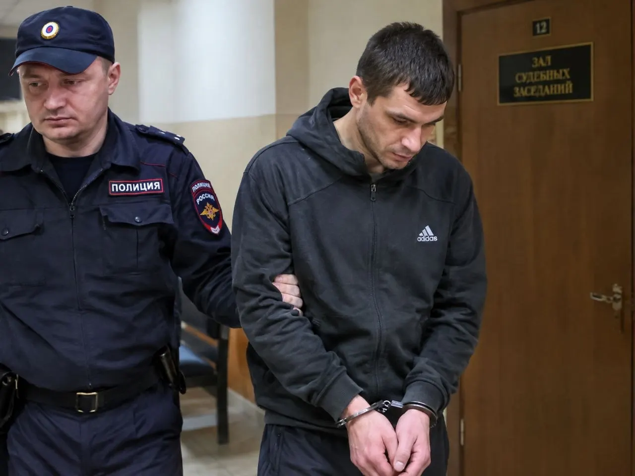 По версии следствия, мужчина избил ребёнка после того, как мальчик расплакался. Мальчик доставлен в больницу в тяжёлом состоянии; подозреваемого задержали.