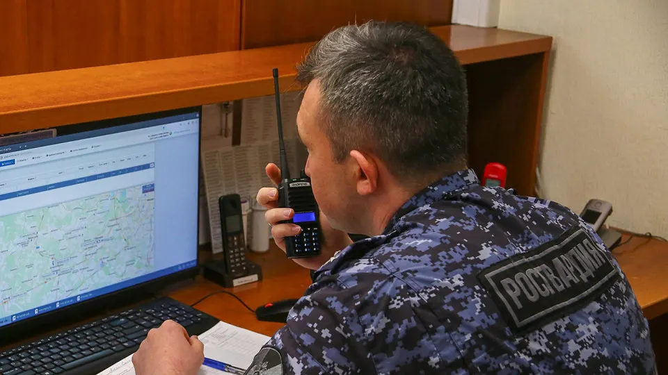 Прокуратура инициировала изъятие акций двух компаний, занимающихся радиотехническими системами для МВД и Росгвардии; арестовано имущество компаний и связанных лиц, ход дела запланирован на октябрь.