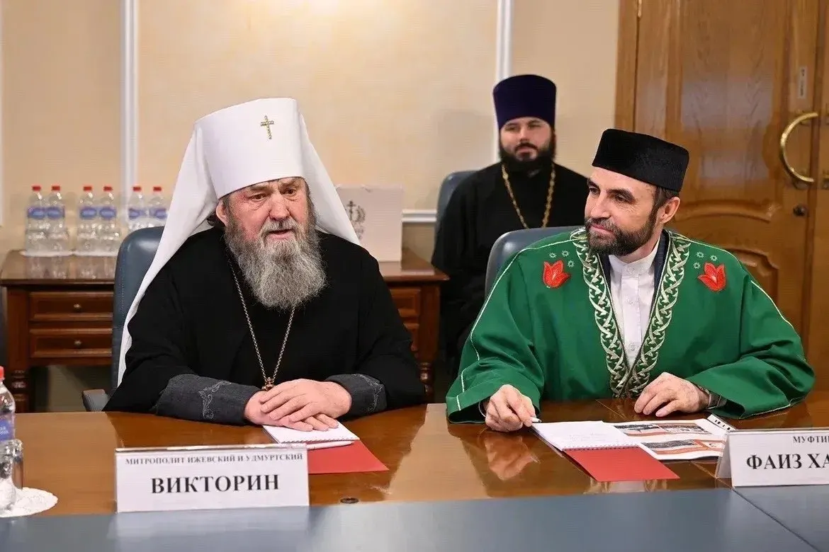 На встрече представителей православной и исламской общин обсудили задачи по развитию многодетной семьи и сохранению материнства; региональные цифры свидетельствуют о росте помощи беременным.