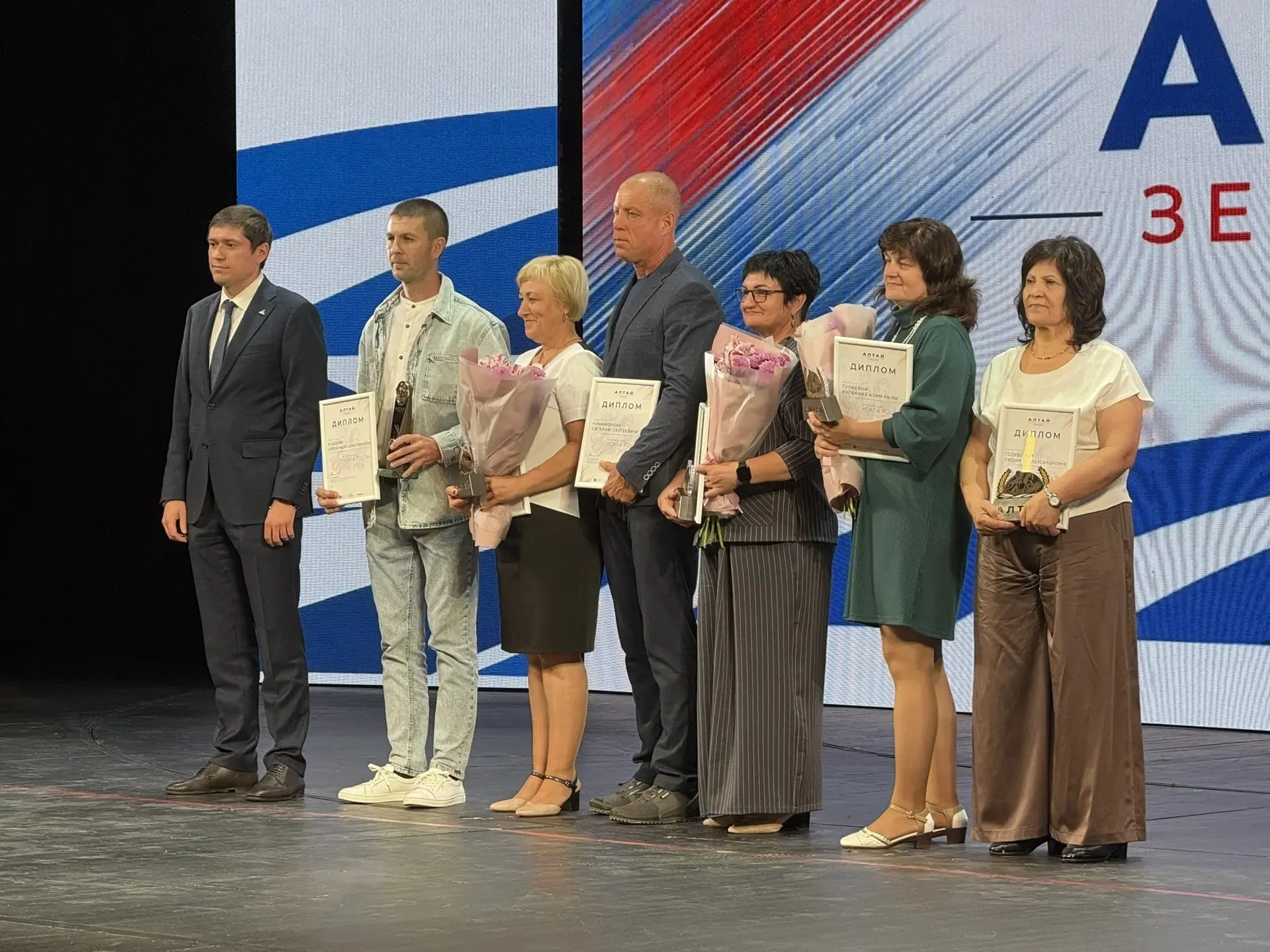 В Алтайском крае объявлены победители регионального проекта: победитель номинации «Сила роста» из Тальменского района и лауреат номинации «Сила служения» из Угловского района.