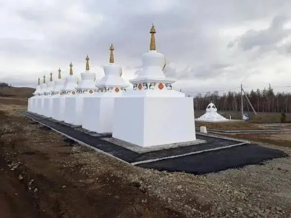 В Забайкалье за счет губернаторского конкурса «Решаем сами» обновят восемь буддийских ступей у Алханая.