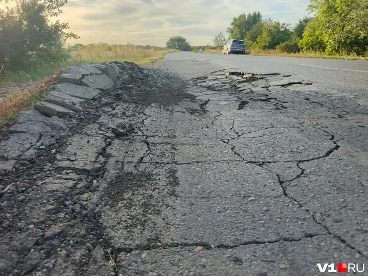 Жители региона обратились с жалобами на плохое состояние дороги; власти пообещали ремонт участка и близлежащих населённых пунктов.