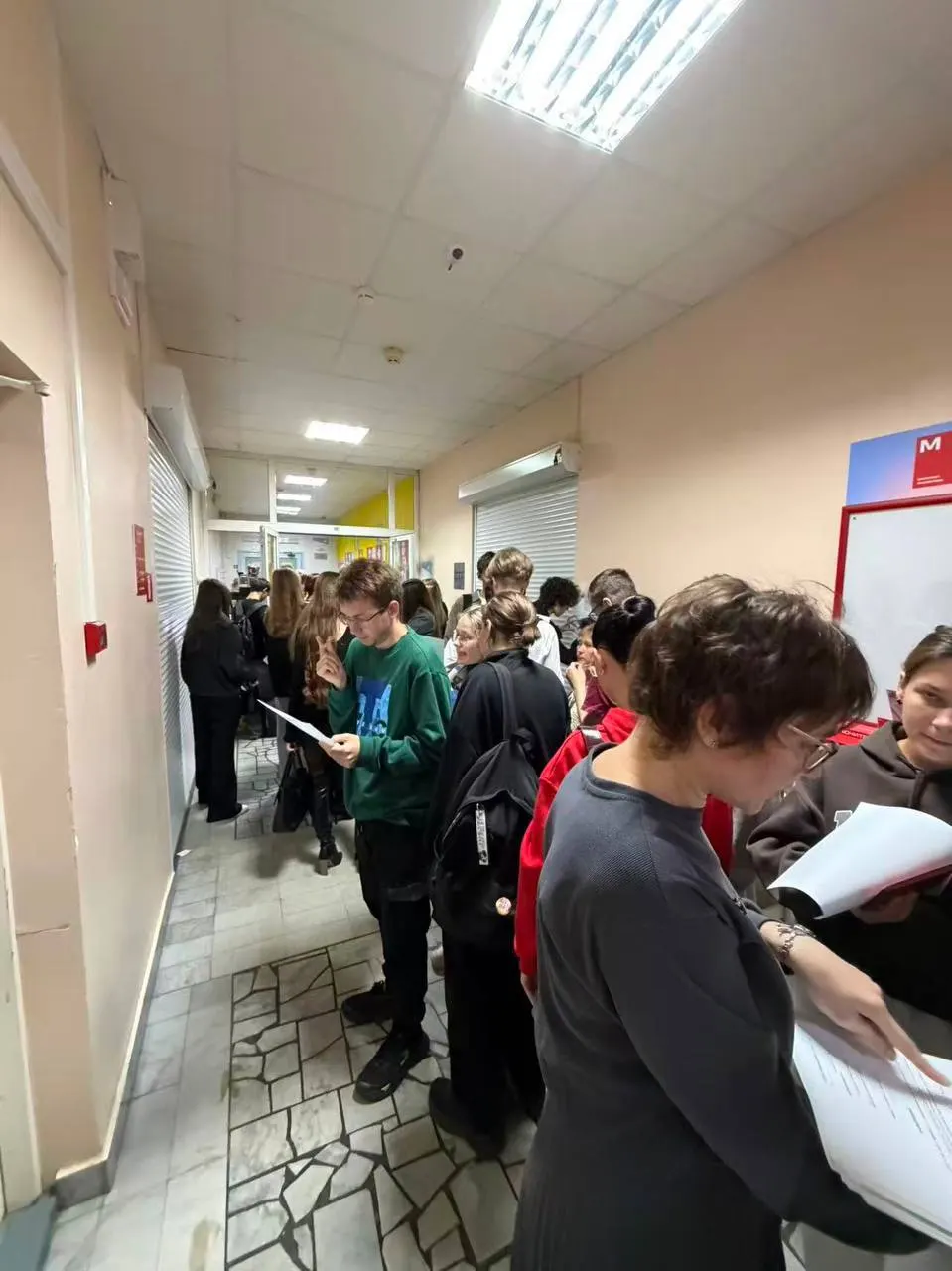 На одном из участков организовано голосование студентов прямо в университете: список из 392 человек передан комиссии; заявления оформлялись на месте.