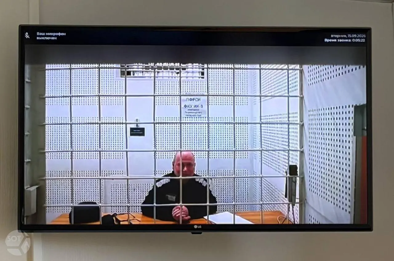 Адвокат отозвал административный иск, касавшийся недопуска защитника к заключённому активисту; суд продолжает рассматривать вопросы по переписке и доступу к адвокатам.