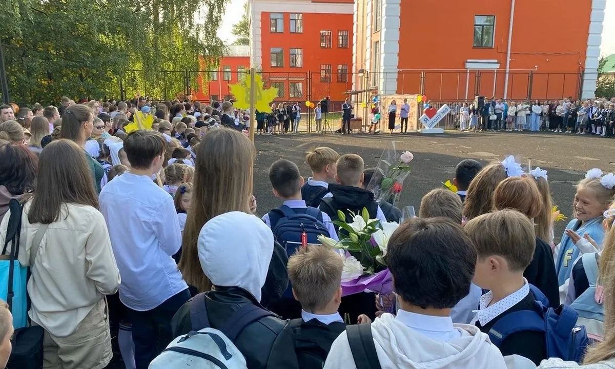 С 2027 года поменяют схему оплаты труда учителей: доход будет зависеть от реальной нагрузки, стимулирующие выплаты зафиксируют и больше не будут прибавлять до МРОТ.