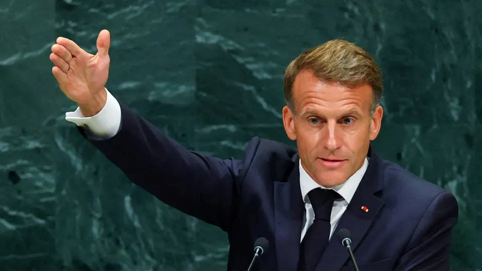 Президент Франции оценивает вероятность новой мобилизации в России и возможный набор до 300 тысяч, указывая на эскалацию конфликта на Донбассе.