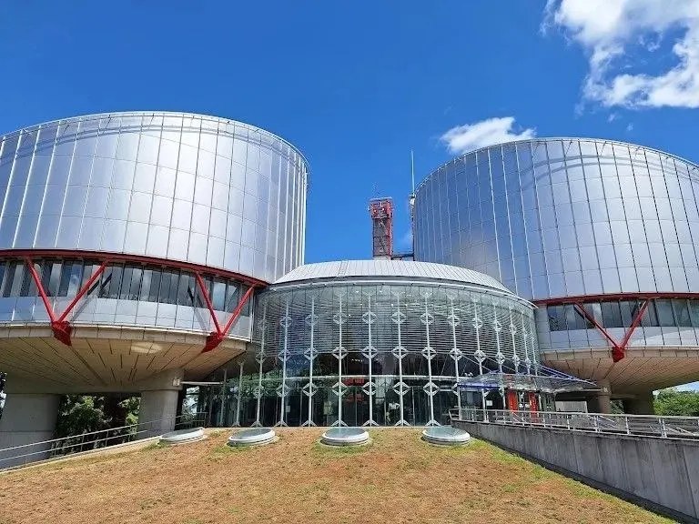 Европейский суд по правам человека принял решение прекратить рассмотрение части жалоб против России, аргументируя это тем, что вопросы уже детально изучены и дальнейшее разбирательство потребовало бы неоправданно больших ресурсов.