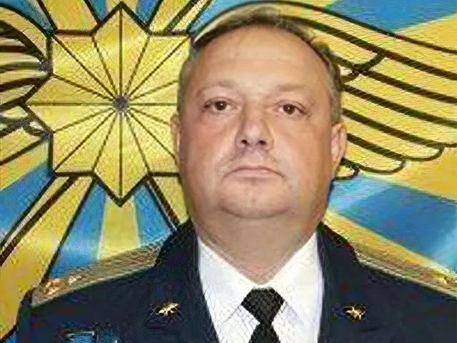 В Энгельсском районе Саратовской области произошло покушение на военнослужащего; пострадавший госпитализирован, причин и личности напавшего пока не устанавливаются.