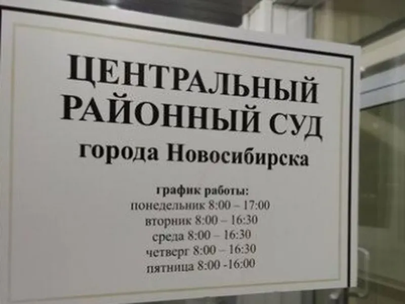 63-летний житель Новосибирска задержан по подозрению в незаконном хранении взрывчатых веществ; семья считает дело сфабрикованным.