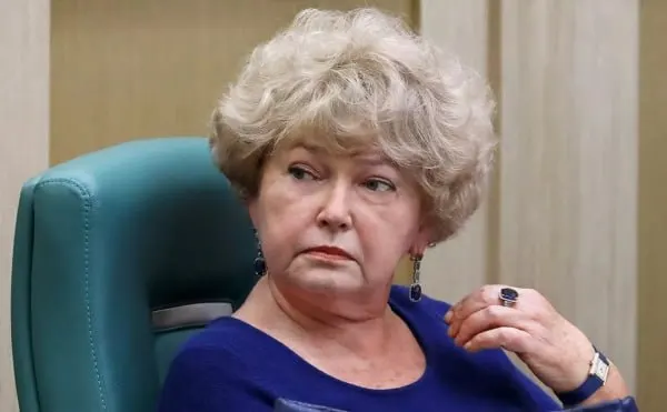 Людмила Нарусова сохранит место сенатора от Тывы; руководство республики обсуждает замену её на своего кандидата.