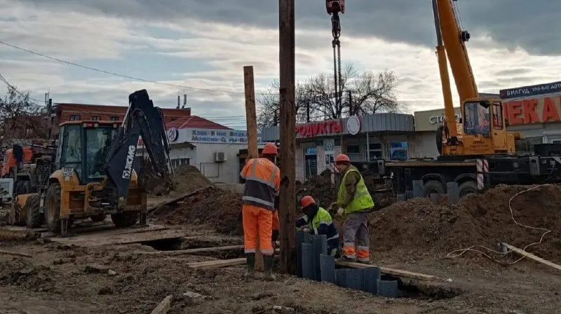 Готовность объекта близка к завершению — около 99%; открытие запланировано на октябрь 2026 года; подрядчику начислен штраф за задержки графика в 23 млн рублей.