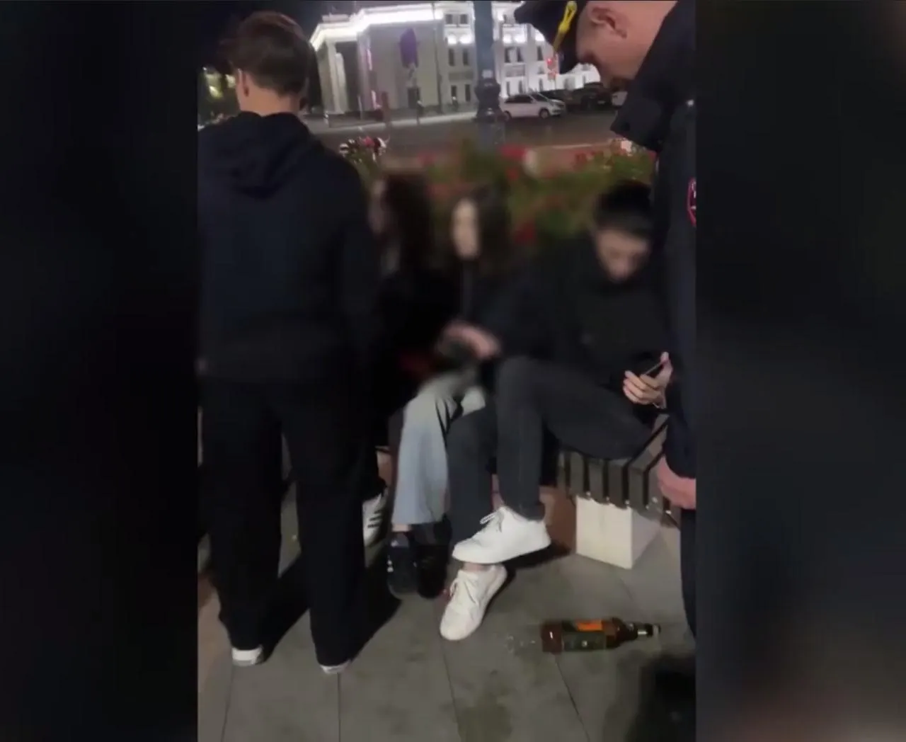 Во время профилактической акции задержаны пятнадцать несовершеннолетних за распитие алкоголя в общественных местах. По итогам проверки они привлечены к административной ответственности.