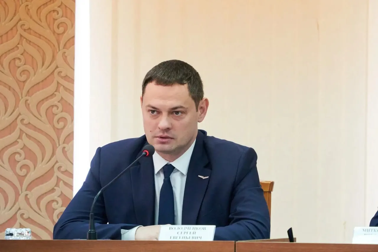 Депутаты проголосовали за досрочное прекращение полномочий главы города по заявлению самого мэра. Сергей Володченков перейдёт на должность министра внутренней политики Самарской области. Объявлен конкурс на пост нового главы: документы принимают с 6 по 26 октября, финал — 29 октября.