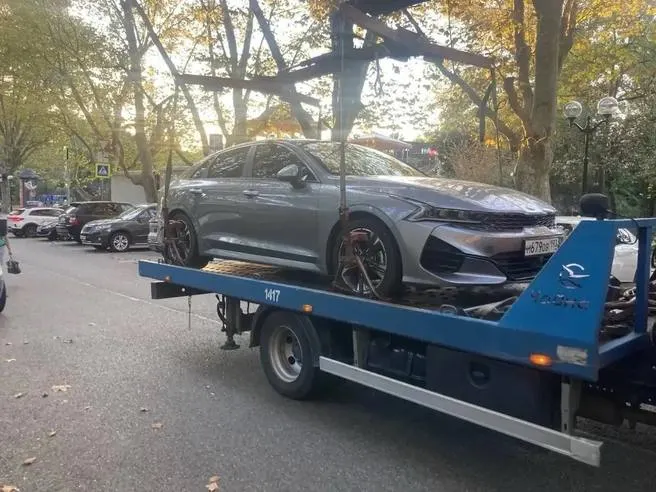В ходе рейда на курорте эвакуировали 30 припаркованных с нарушениями авто — продолжаются регулярные проверки
