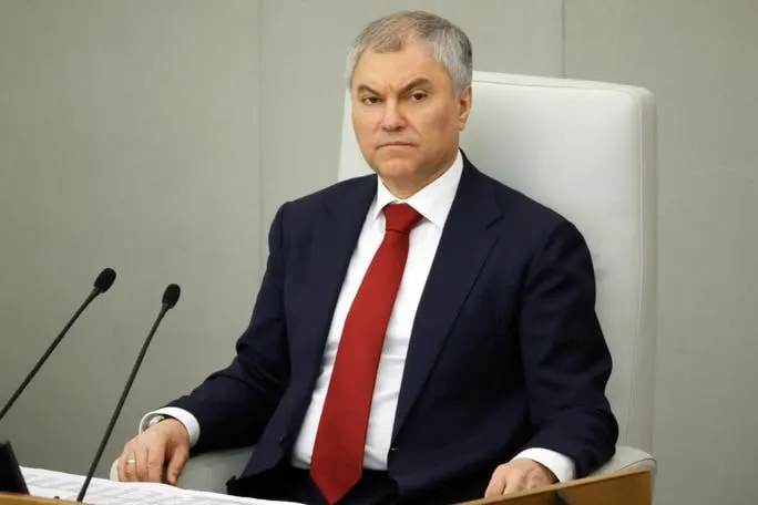 По предварительным данным ЦИК, спикер Госдумы набрал около 99% голосов в одномандатном округе Саратовской области; окончательные цифры могут измениться по мере обработки протоколов.