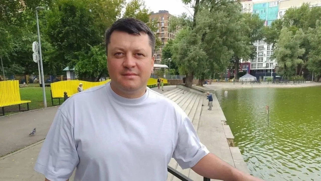 Одни остаются под стражей, другие получают свободу после судебных решений; правосудие демонстрирует гибкость.