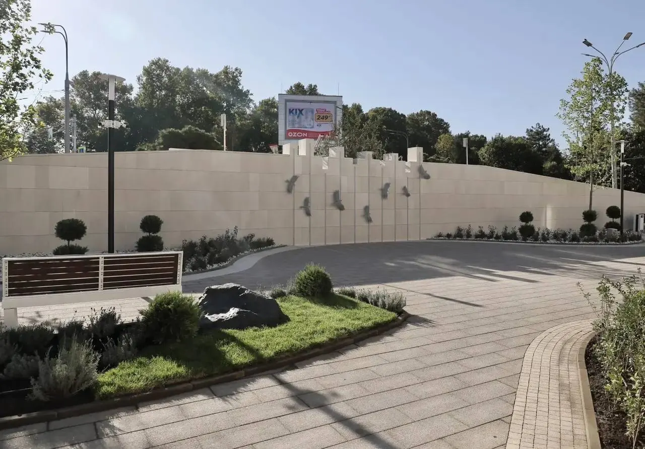 Городская дума Краснодара приняла решение назвать сквер в центре города именем писателя и педагога Виктора Лихоносова.