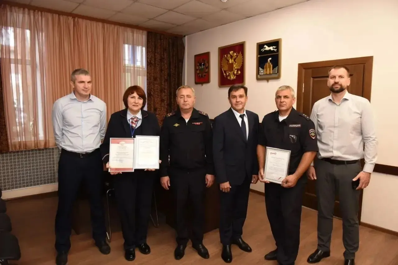 Пожилого пассажира нашли и вернули домой; сотрудницу поощрили за помощь.