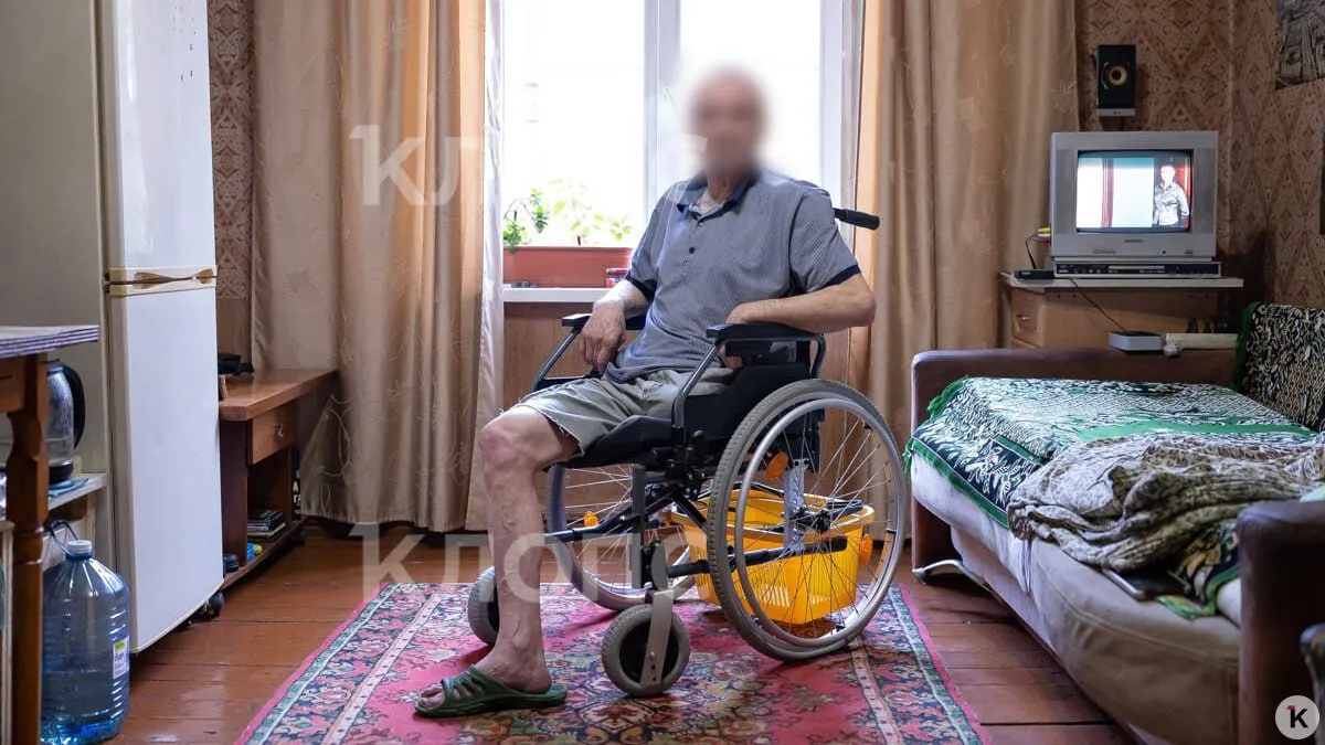 63-летний калининградец пострадал в бытовом конфликте на общей кухне; после ряда операций ему ампутировали ногу и началось расследование правоохранительных органов.