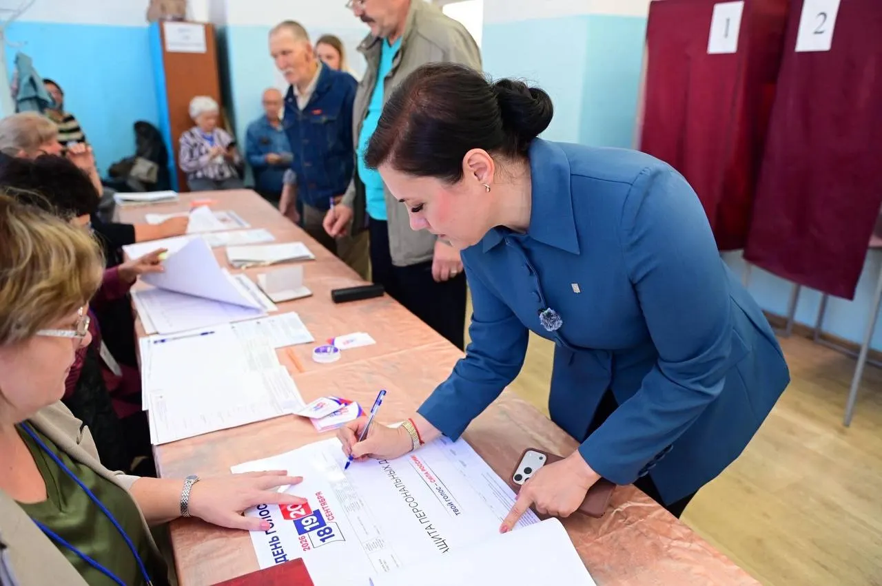 Глава города заявила, что проголосовала одной из первых и призвала жителей активно участвовать в выборах.