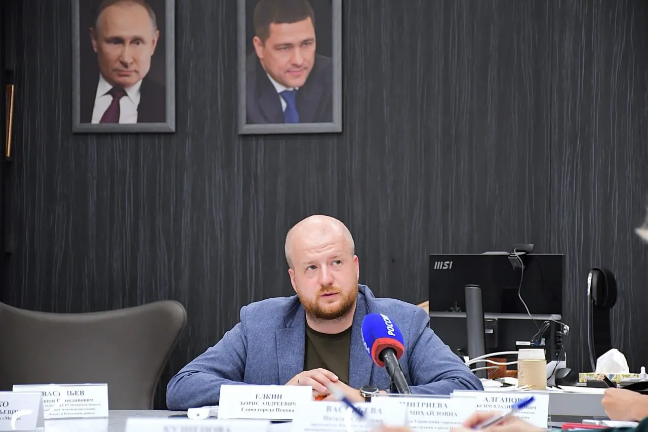 Политический поворот в Пскове: руководитель города подала в отставку по своему желанию и получила пост спикера областного парламента. В биографии — работа в дорожной сфере и долгий путь к власти.