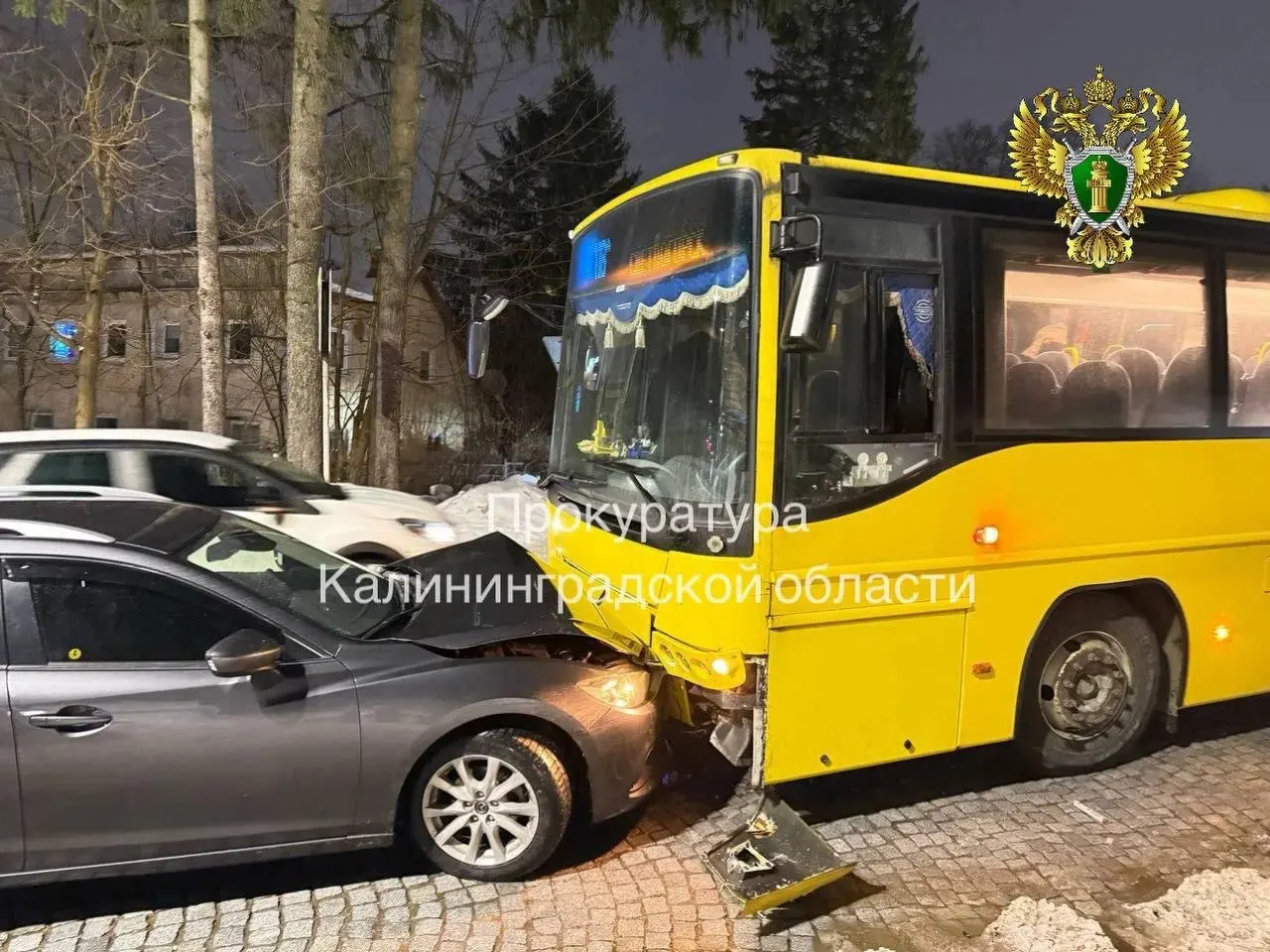 В январе 2026 года автобус выехал на встречку и столкнулся с легковым автомобилем; четырёхлетняя девочка пострадала. Суд взыскал компенсацию морального вреда в размере 100 тысяч рублей.