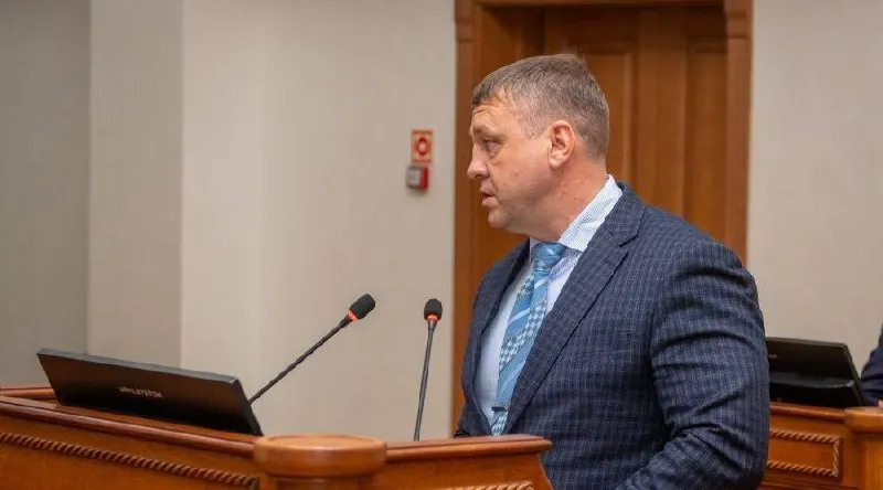 Завьяловский районный суд возобновил уголовное производство против Николая Губерта, обвиняемого в превышении должностных полномочий, после отказа направить его на мобилизацию.