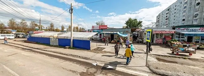 Демонтировали навесы и прилавки; продавцы-пенсионеры жалуются на отсутствие уведомления и ухудшение условий торговли.