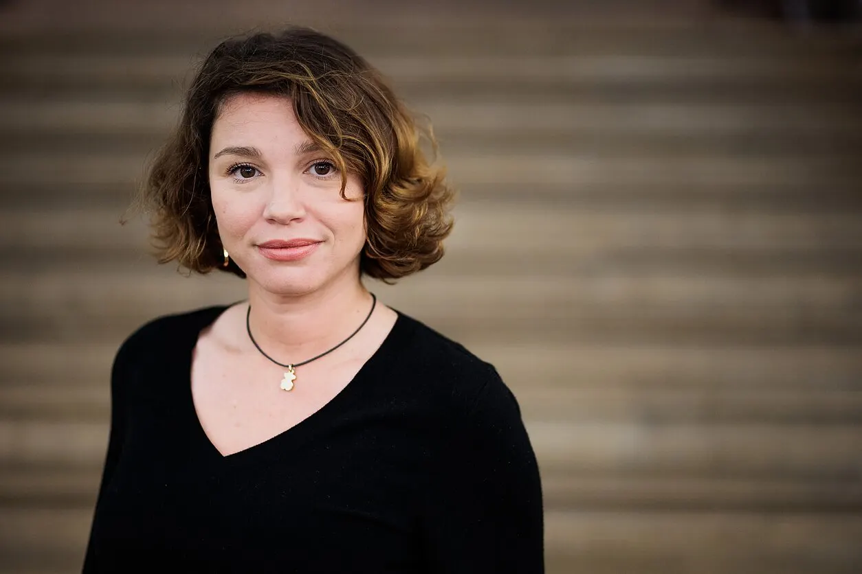 Жанну Немцова обвиняют в участии в деятельности запрещенной организации; по делу вынесено заочное решение о мере пресечения.