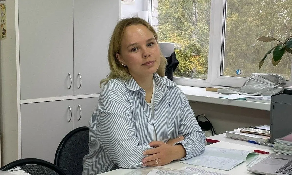 В Карелии выпускница технического вуза начала новую карьеру: учит математику в школе и продолжает работать удалённо по своей профессии.
