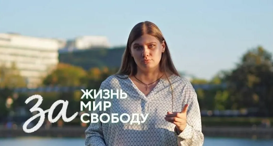 По данным представителей кампании, наблюдатели якобы отзывались — однако сами наблюдатели утверждают, что доступа к участку не было, и его работу не пустили начинать за сутки до голосования.