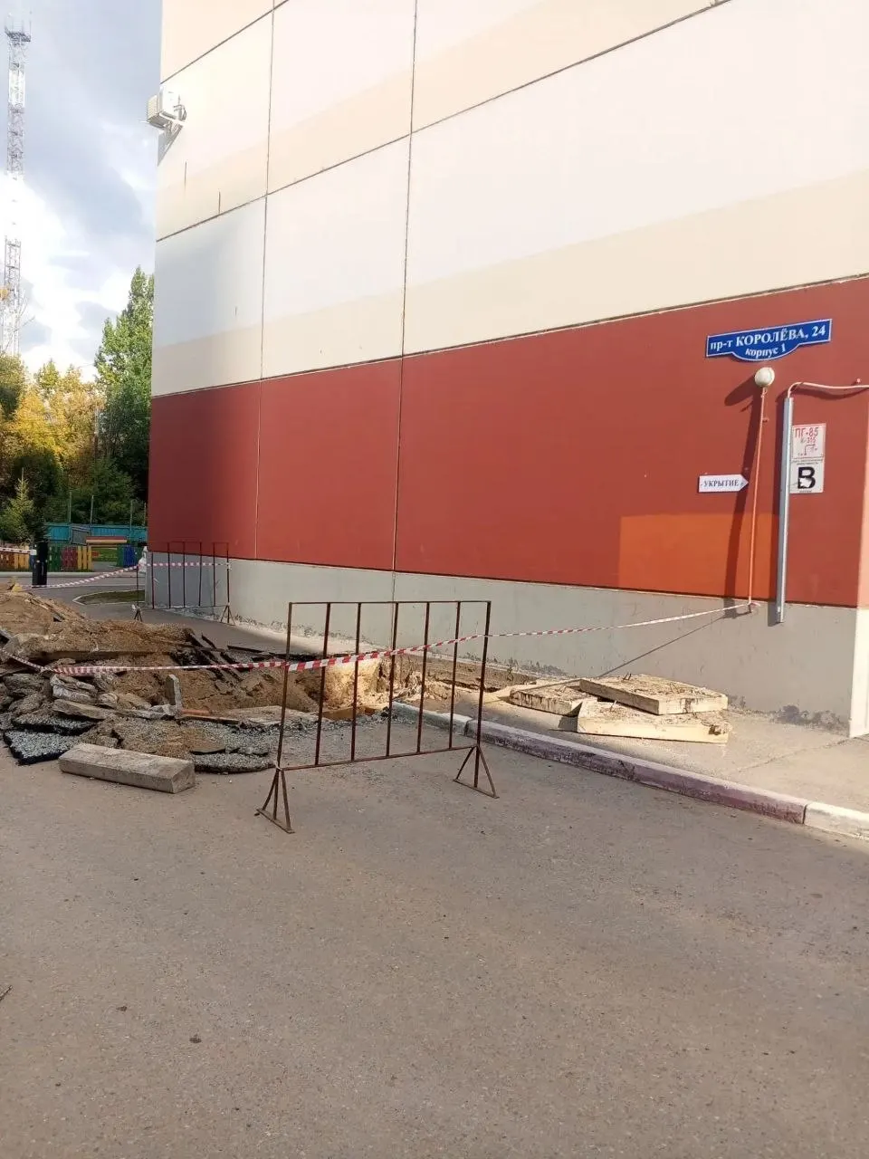 Горячая вода отсутствует с 14 июля, сроки восстановления не названы.