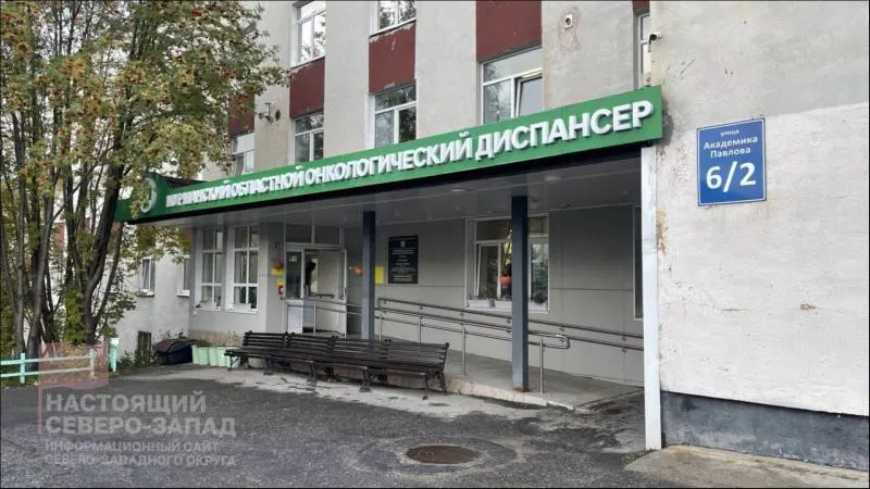 Пациенты мурманского областного онкодиспансера сообщают о перебоях в поставках нужных лекарств для химиотерапии: лечение часто откладывают, а медикаменты приходится искать в другом регионе.