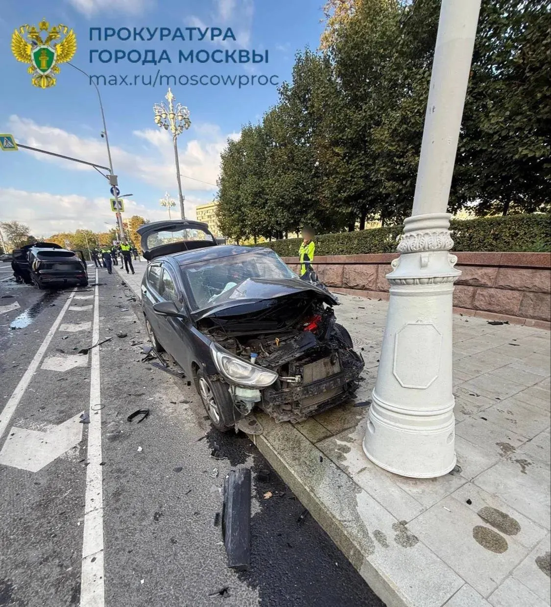 В ДТП на Пушкинской площади пострадала семья гражданина Дании, а водитель «Соляриса» получил травмы.