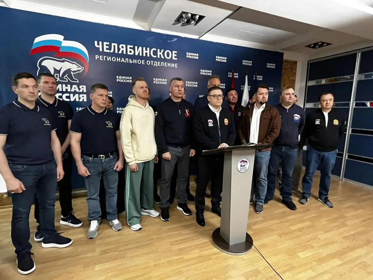 В Коркинском округе №190 Валерий Гартунг набрал 47,97% голосов против 23,62% у Антона Рыжего от «Единой России»; губернатор региона назвал явку рекордной и уверенной.