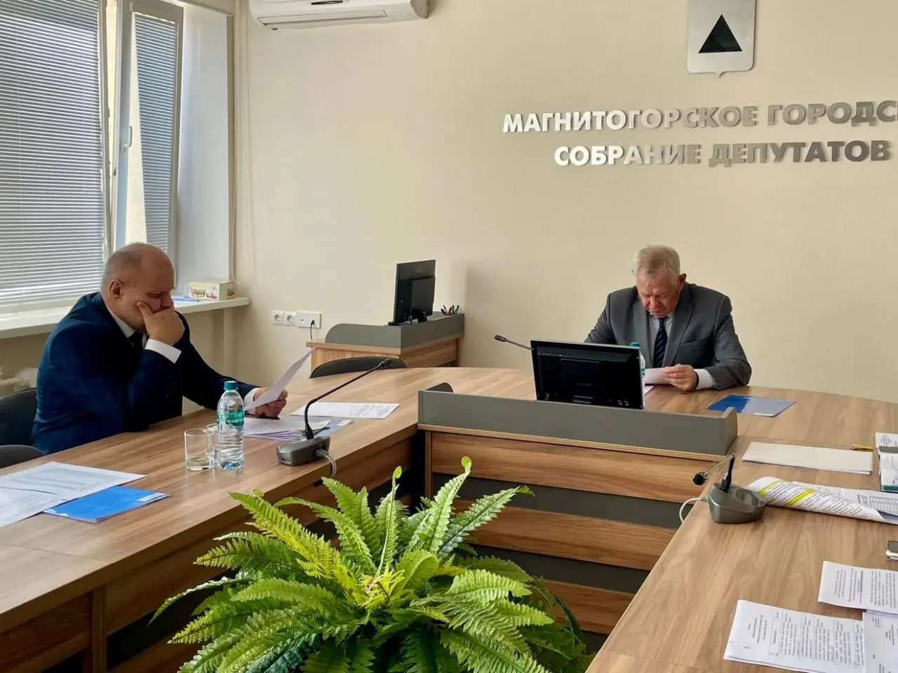 Депутаты городского собрания сообщили о реализации части обращений жителей; около четверти проектов остаются на бумаге на сумму 4,7 миллиона рублей.