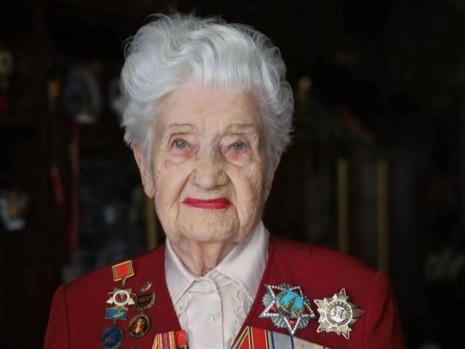 102-летняя участница Сталинградской битвы Мария Рохлина прошла через Сталинградскую и Курскую битвы, освободила ряд стран Европы и встретила Победу в Праге; поздравления пришли от руководства города.