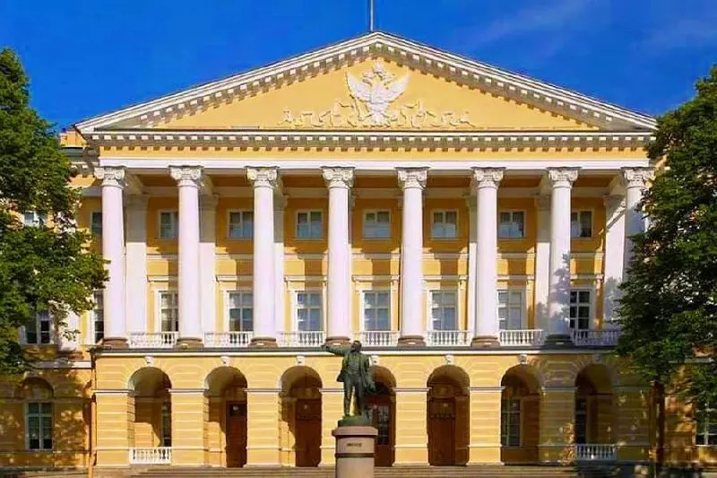 Городские власти подготовили поправки к бюджету на 2026 год: общие траты предлагаются снизить, доходы — вырасти; образование и транспорт — в сокращении, выплаты ветеранам — увеличение.