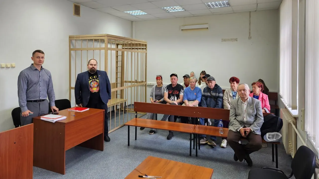 Суд признал депутата виновным в возбуждении ненависти и назначил штраф; он намерен обжаловать решение.