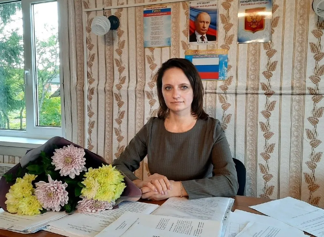 Прокуратура зафиксировала факт незаконной вырубки деревьев в Гдовском районе; расследование касается главы районного собрания по двум статьям УК РФ.