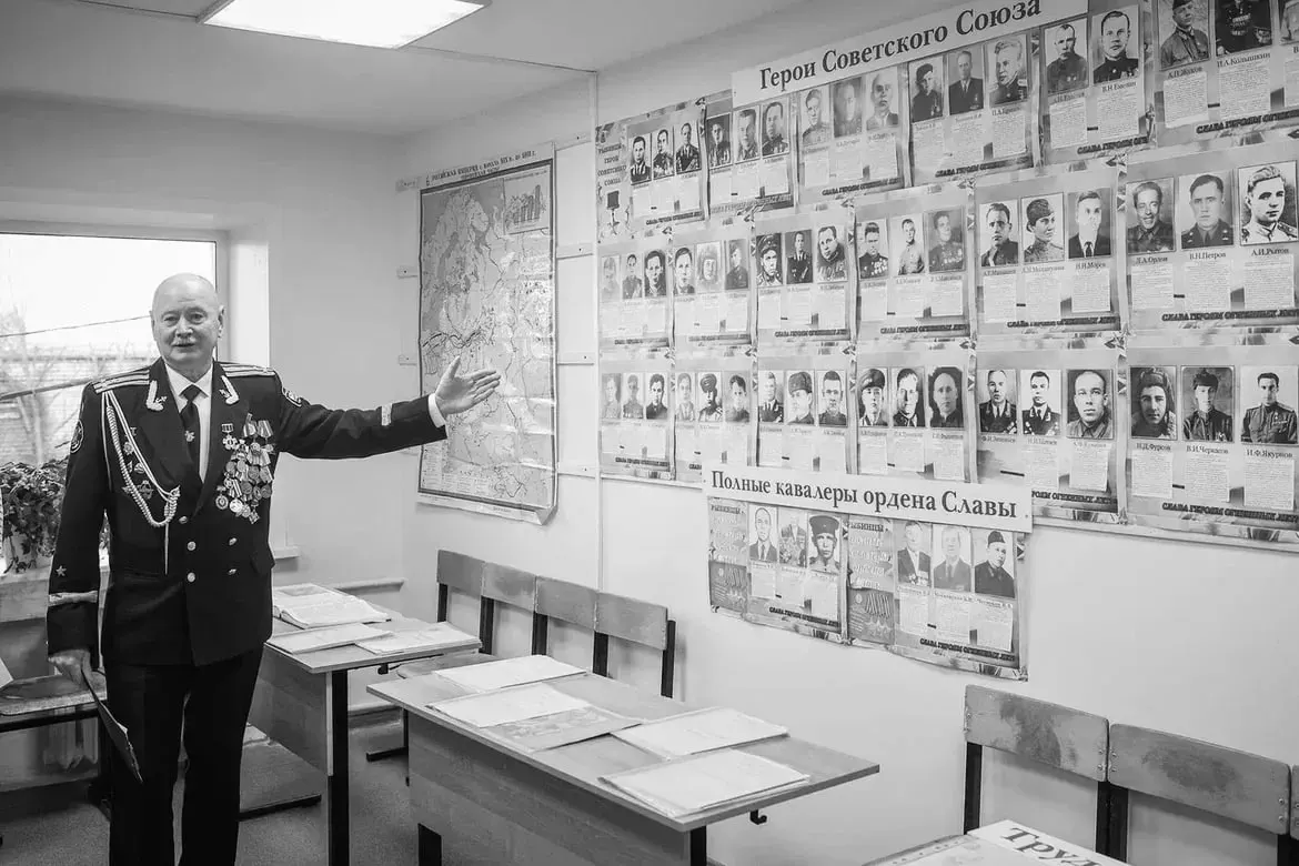 Руководитель и основатель клуба юных моряков Владимир Иванович Андреев погиб в аварии. Жена и сын Андреева сейчас находятся в больнице.