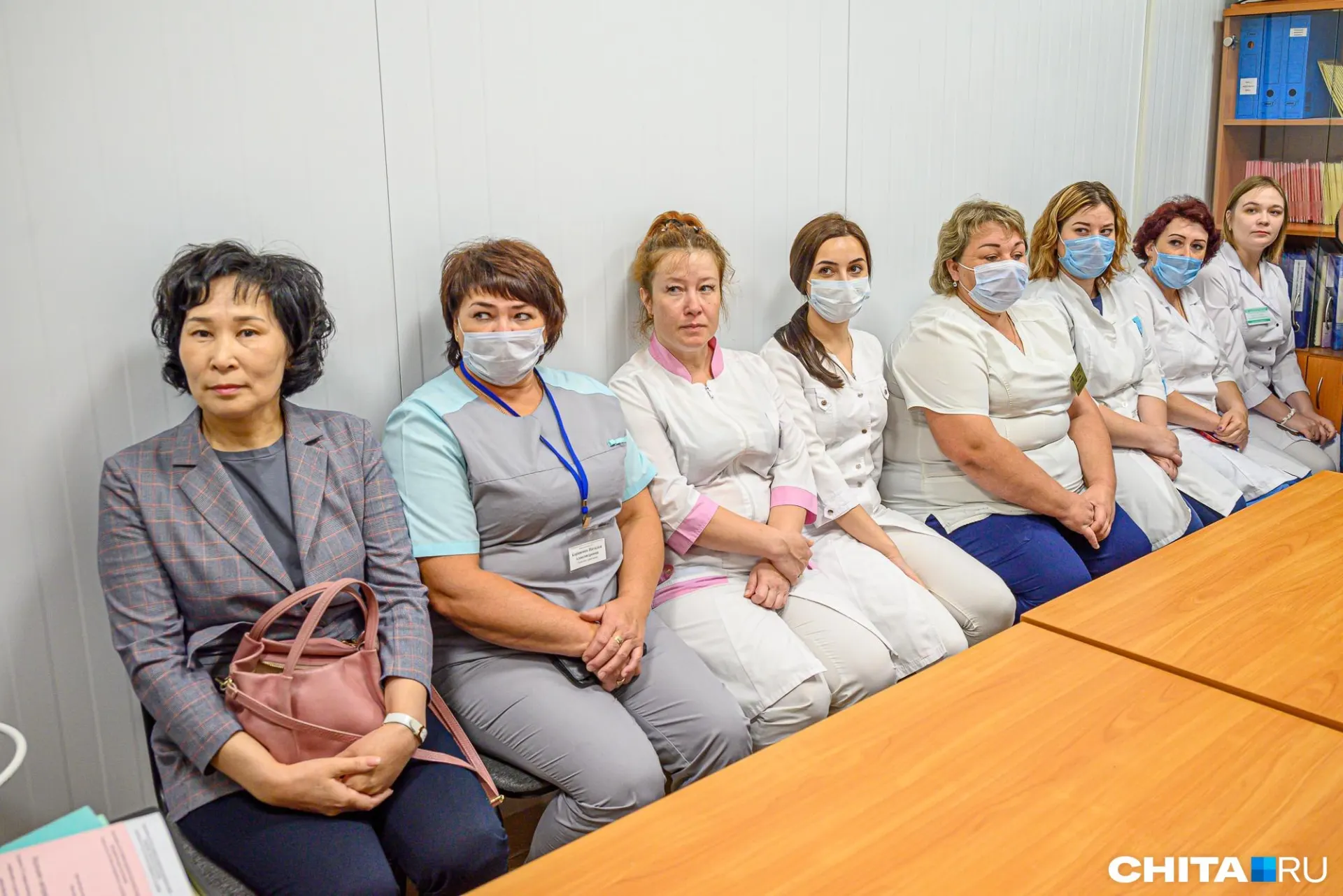 Раскрытие нового порядка поддержки наставников начинающих медиков: часть выплат останется фиксированной, другая — по плавающей схеме.