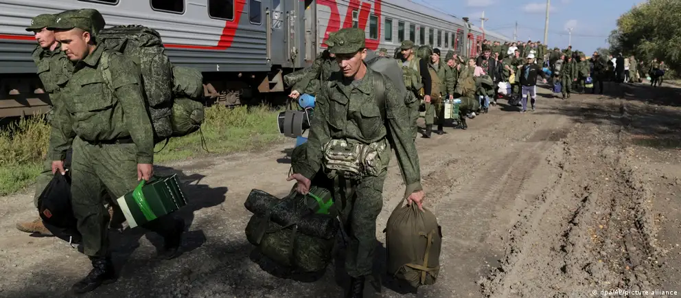 Чиновники и военкоматы усиливают осторожность: открывают иностранные счета, выводят активы и рекомендуют близким покинуть страну на фоне тревог вокруг мобилизационных рисков.
