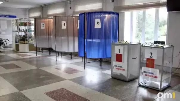 Комиссии продолжают выездной прием: уже более 18 тысяч жителей региона проголосовали вне стационарных участков, в Омске — свыше 3 тысяч.