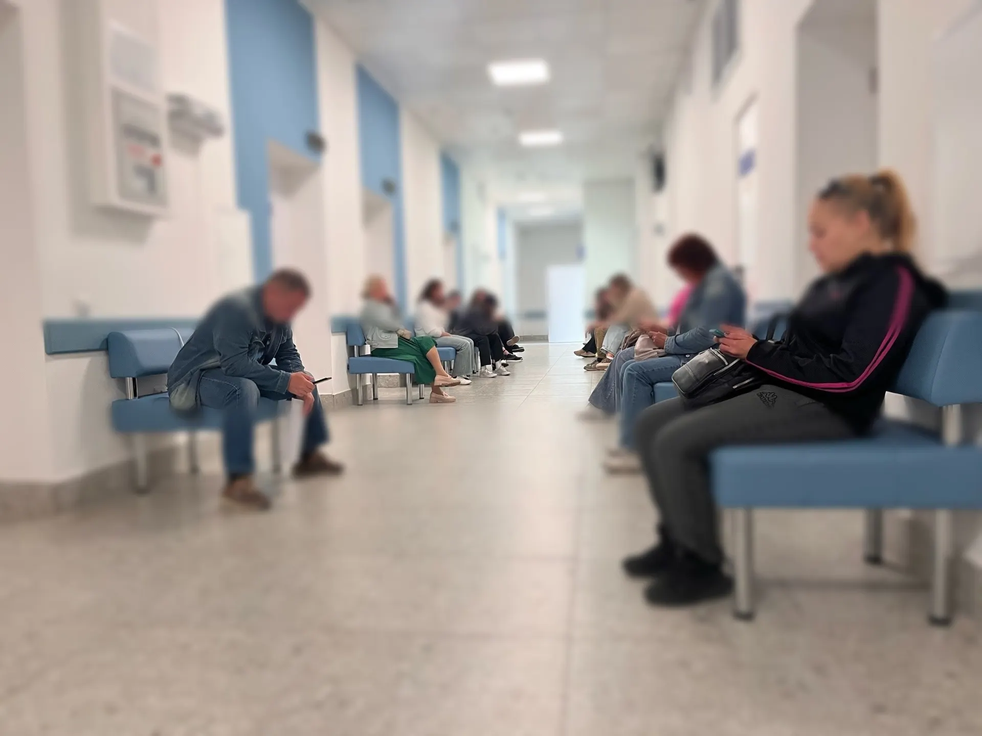 Пациенты в Череповце сообщают об ожидании врача до 1 час 15 минут в отделении неотложной помощи поликлиники №7.