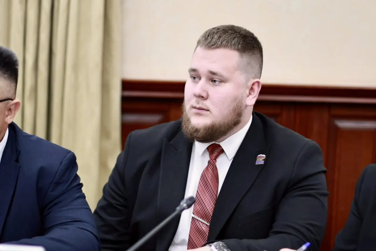 Назначение временного руководителя ведомства обсуждают региональные власти; новый кандидат имеет военный опыт и ранее занимал пост заместителя министра.