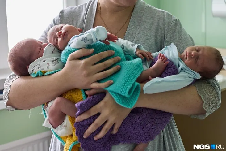 В регионе уменьшается число родильных отделений, и беременные вынуждены ездить за десятки километров до ближайшего отделения.