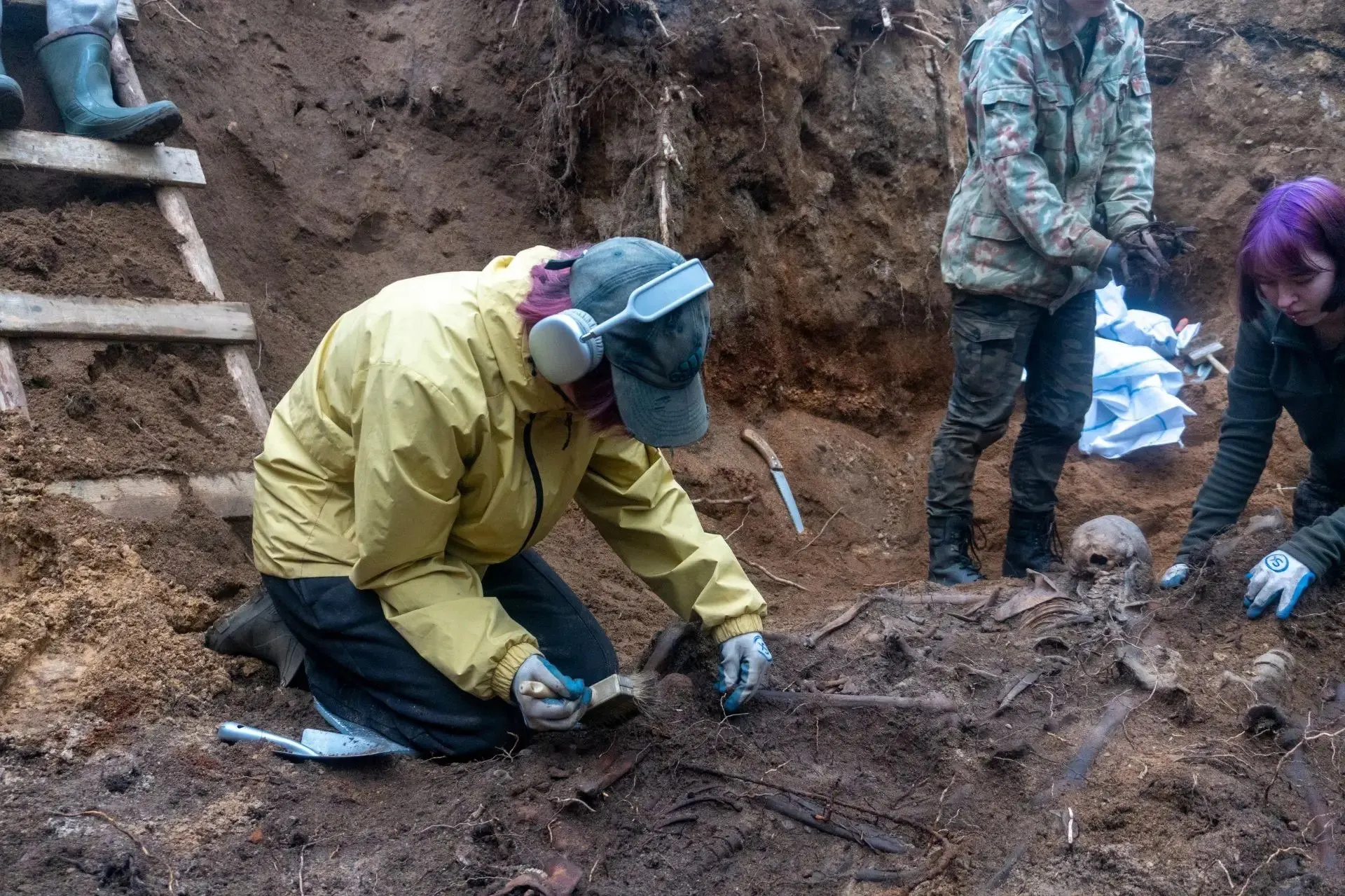 Поисковики обнаружили останки 102 красноармейцев в Ёксолово. Всего в районе за год найдено 302 бойца и командиров Красной Армии; осенью пройдет церемония захоронения.